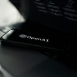Во внутренней записке OpenAI призвали жёстче бороться за корпоративный рынок — и прямо прошлись по Anthropic