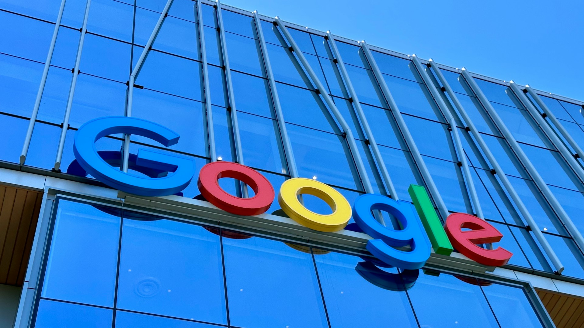 Alphabet почти догнала Nvidia по капитализации благодаря ИИ и облакам
