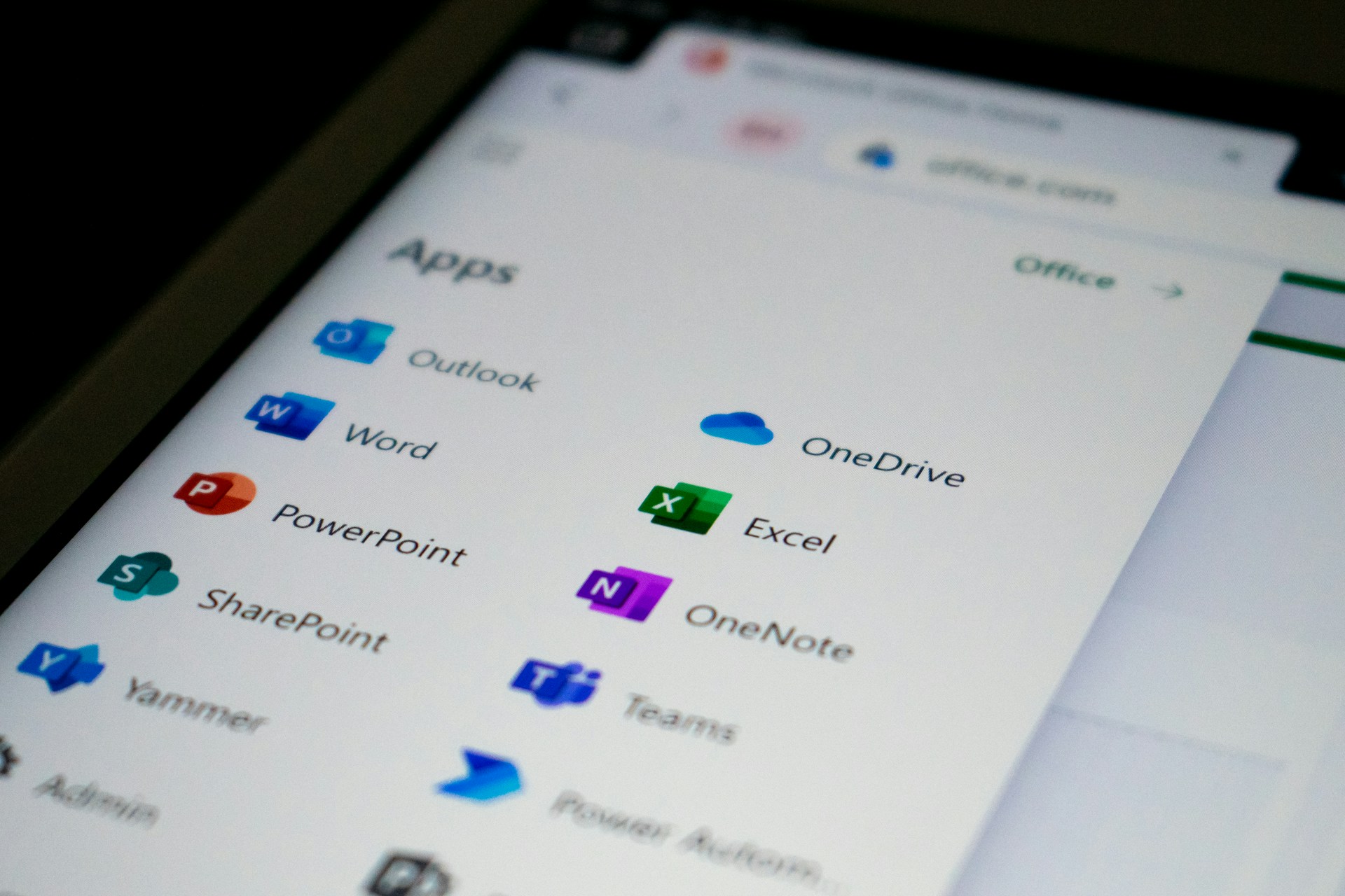 Microsoft добавила в Word ИИ-агента для юристов