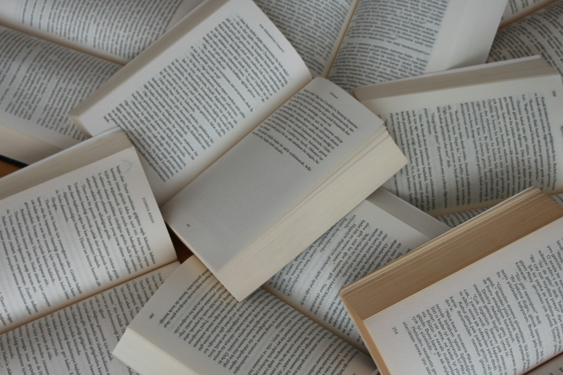 Крупнейшие издательства США подали в суд на Meta* из-за обучения ИИ на книгах